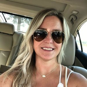 Meet your Posher, April